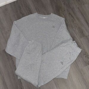 alo yoga accolade sweatshirt crewneck and joggers set